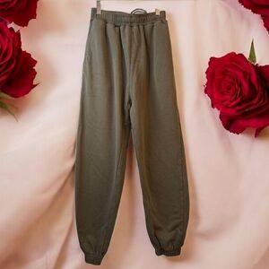 Boyfriend's Oversized Joggers by Fashion Nova Size Small Preowned Condition